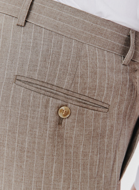 Dwuczęściowy garnitur męski w prążek