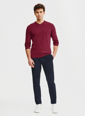 Czerwony męski sweter w serek