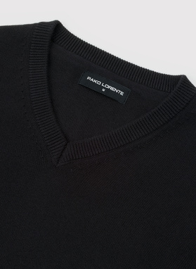 Czarny męski sweter w serek