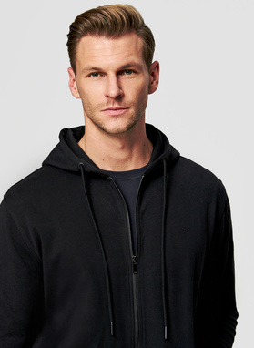 Czarny dres męski z kapturem