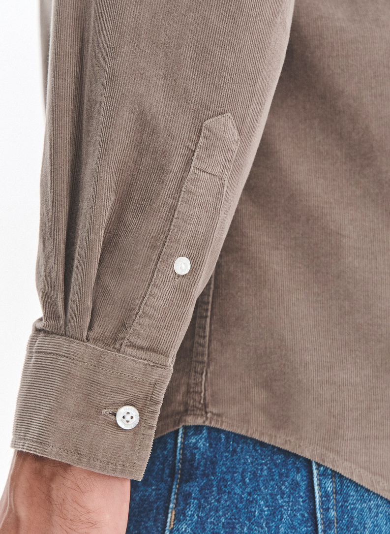 Brązowa koszula sztruksowa z kieszeniami na piersi