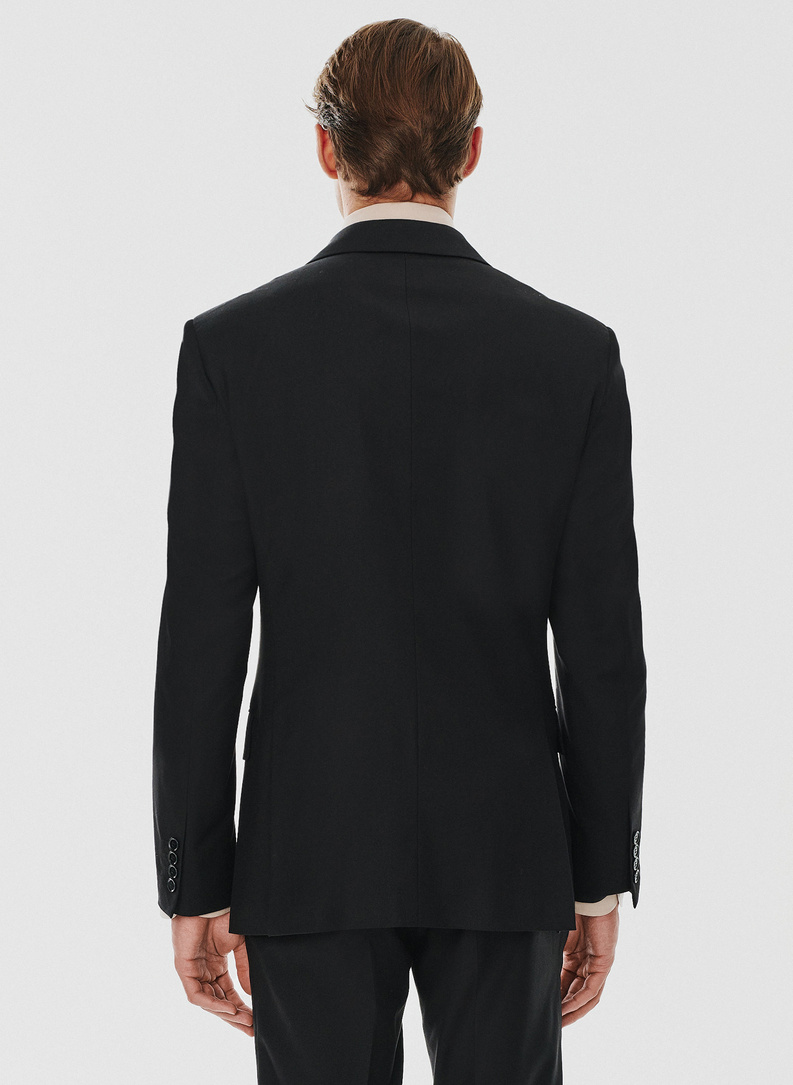 Dwuczęściowy czarny garnitur męski