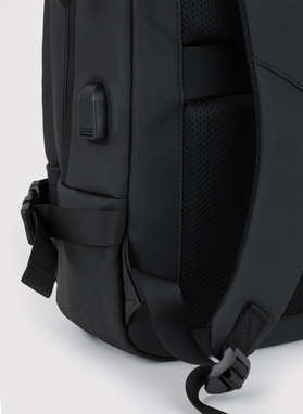 Czarny plecak męski z USB