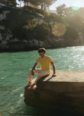 Gładki t-shirt polo w żółtym kolorze