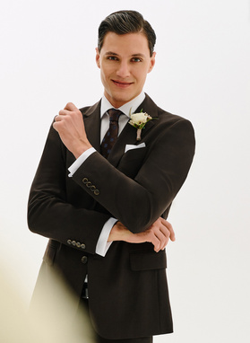 Ślubny brązowy garnitur męski