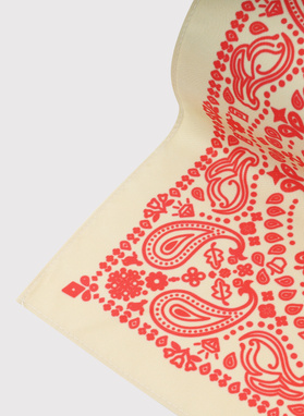 Beżowa poszetka we wzór