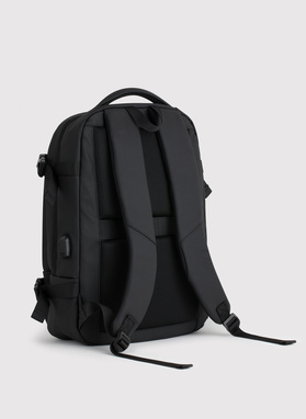 Czarny plecak męski z USB