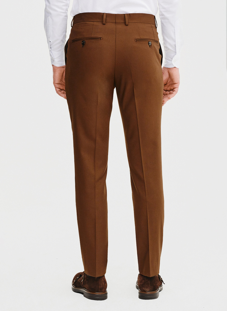 Brązowe spodnie garniturowe