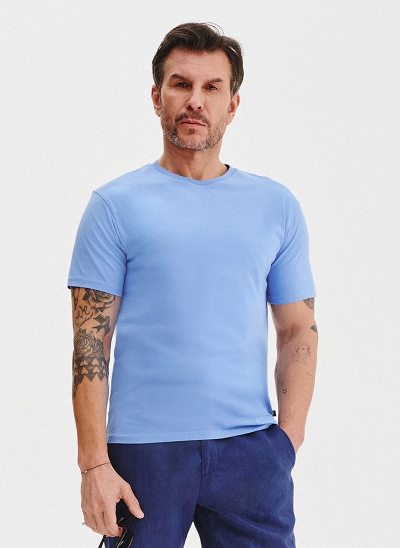 Bawełniany niebieski t-shirt - zdjecie nr 1