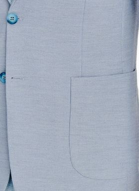 Niebieska marynarka garniturowa