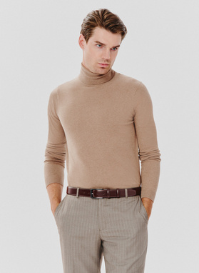 Beżowy gładki golf męski