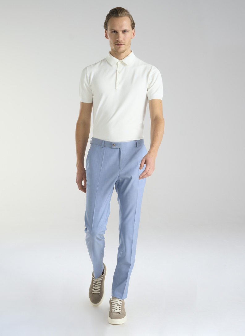 Błękitny męski garnitur