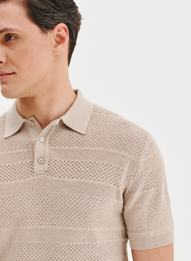 Beżowe polo swetrowe