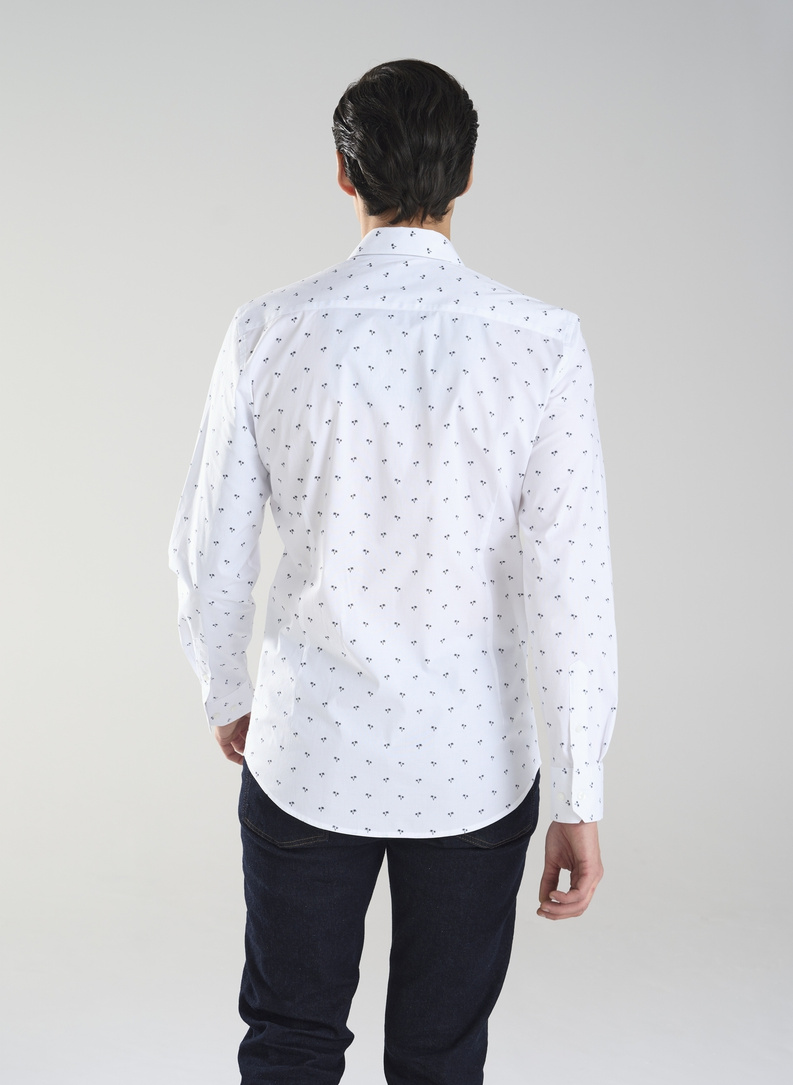 Biała koszula w palmy