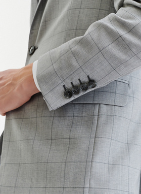 Szary wełniany garnitur męski w kratkę