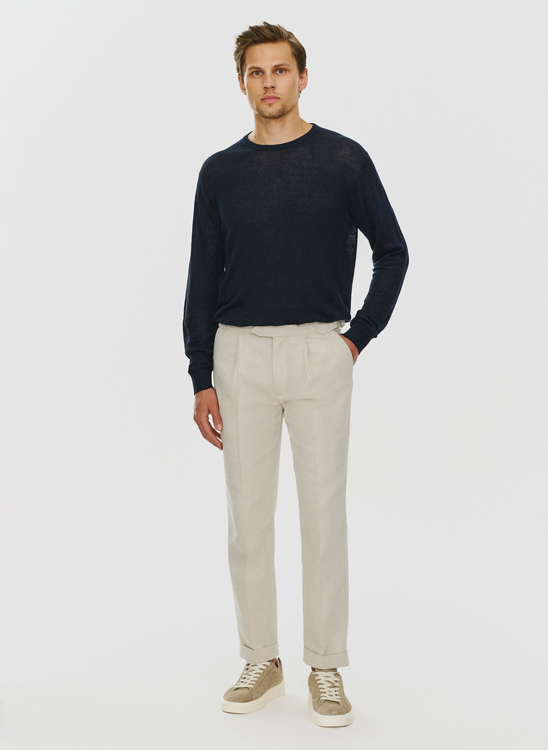 Męskie spodnie w kolorze beżowym w jodełkę