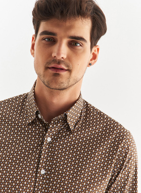 Brązowa męska koszula w mikrowzór