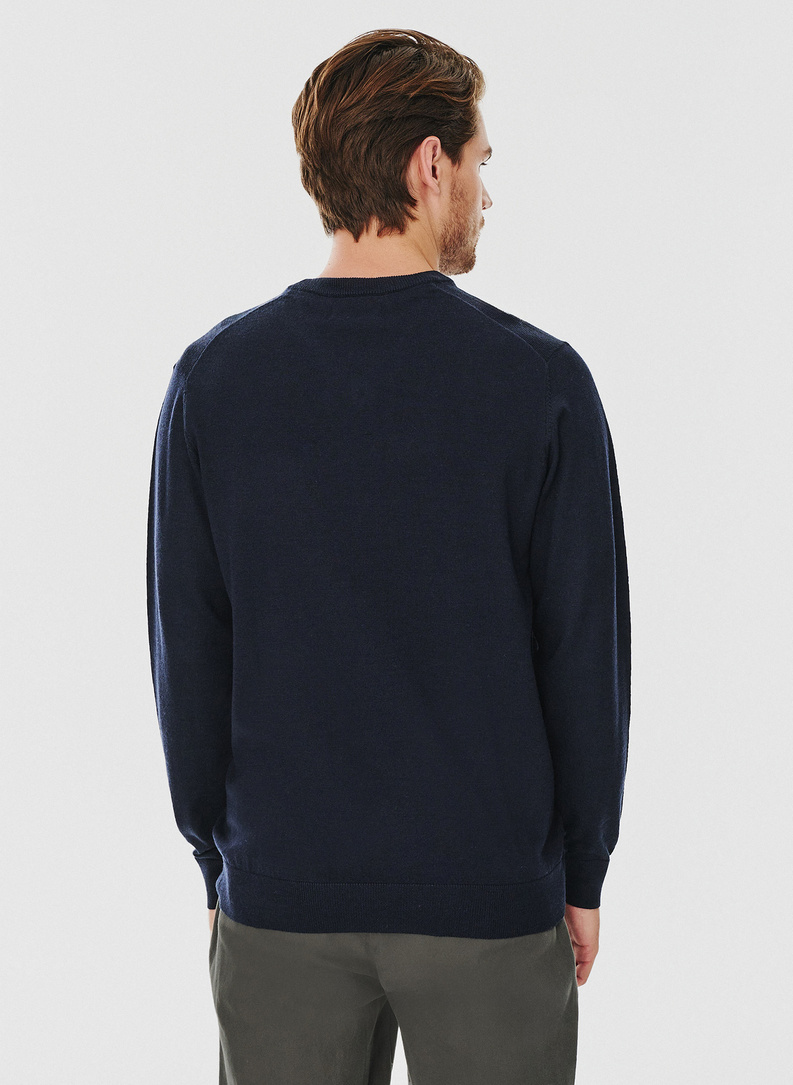 Granatowy męski sweter w serek 