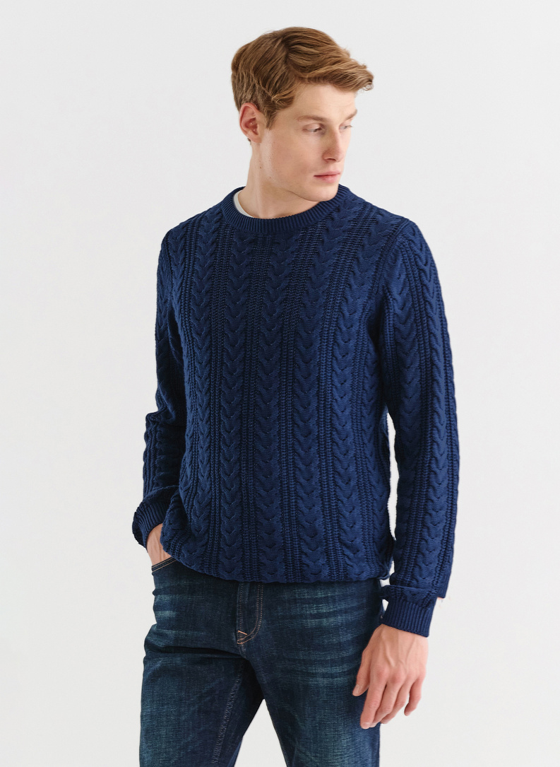 Granatowy sweter męski o warkoczowym splocie