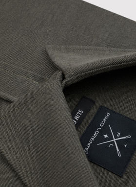 Gładka taliowania koszula w kolorze ciemnozielonym