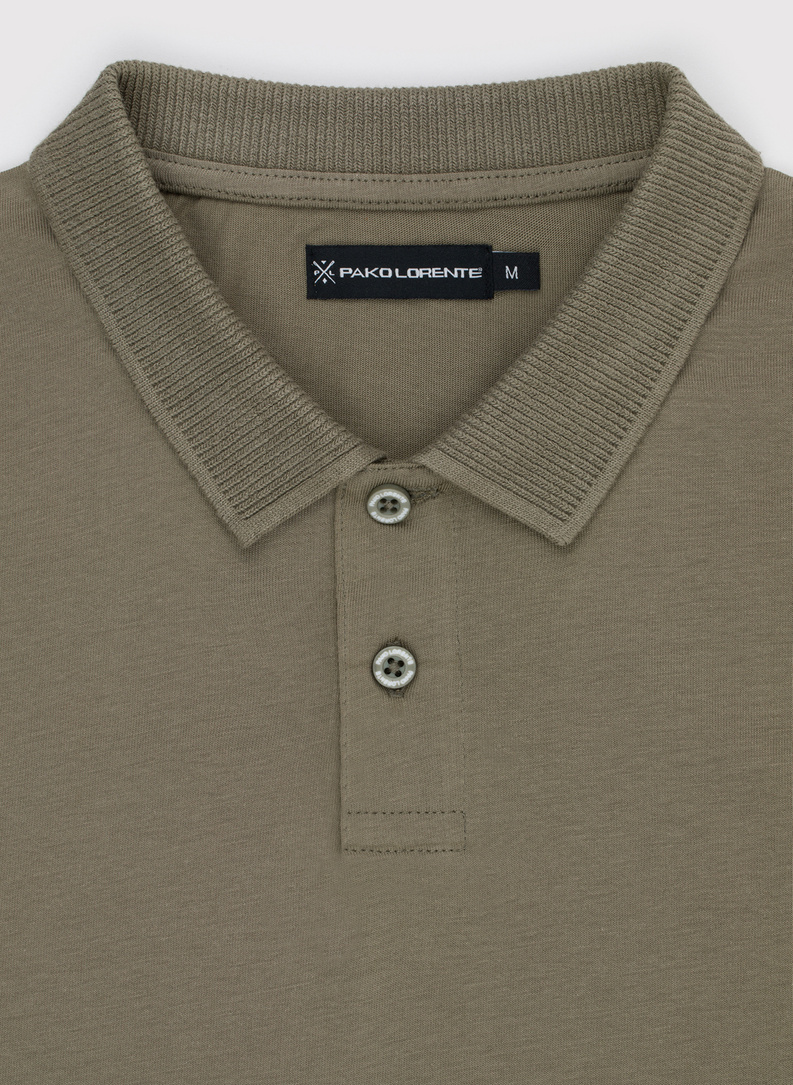 Gładki bawełniany t-shirt polo w kolorze zielonym