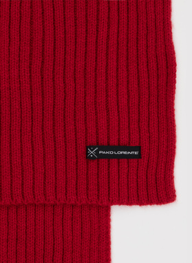 Czerwony szalik męski