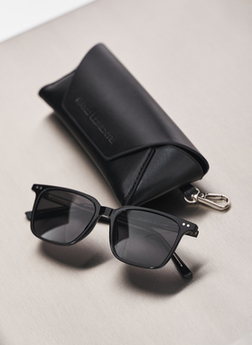 Czarne okulary przeciwsłoneczne