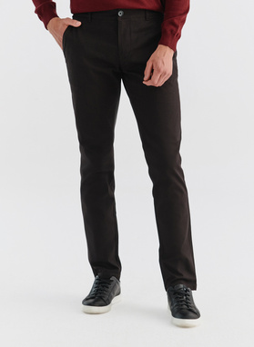 Ciemnobrązowe spodnie męskie o kroju Slim Fit