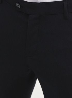 Granatowy męski garnitur