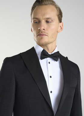 Czarny smoking z wzorzystą marynarką 