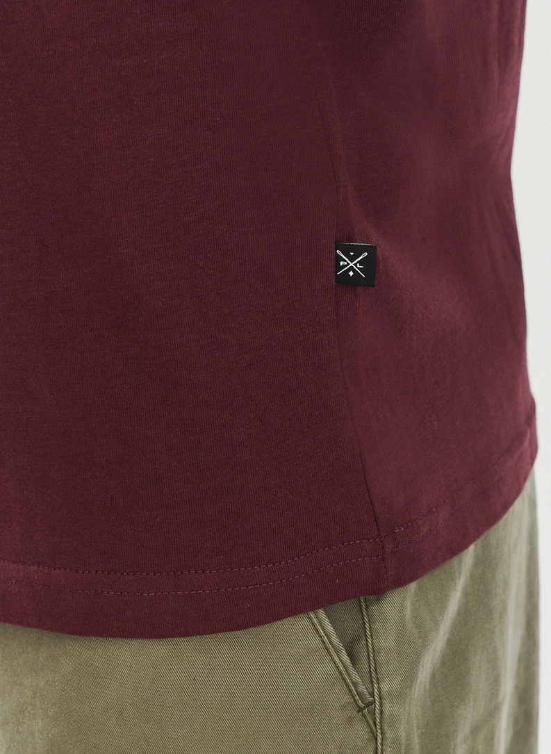 Bawełniany bordowy t-shirt z okrągłym dekoltem