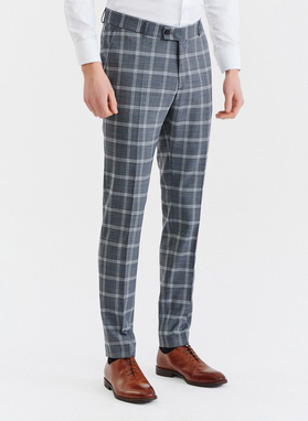 Szary garnitur męski w kratę