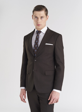 Brązowy garnitur męski