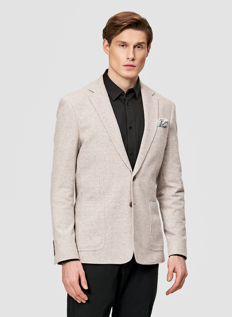 Beżowa marynarka w pepitkę