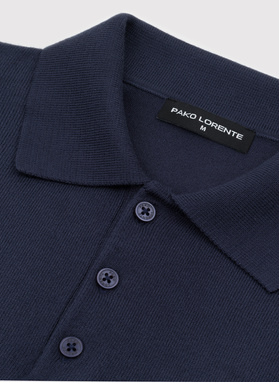 Granatowy sweter z kołnierzykiem polo