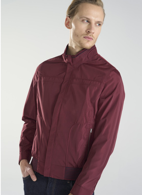 Czerwona krótka kurtka męska