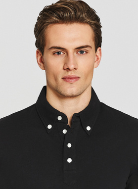 Czarny t-shirt polo z bawełny