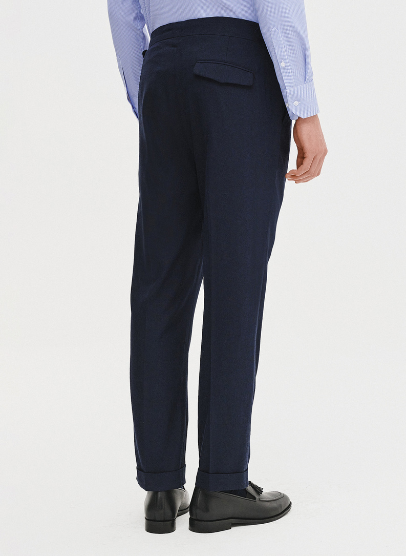 Granatowe spodnie męskie z lnem