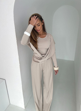 Komplet damski MEDI w kolorze jasnobeżowym