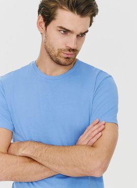 Bawełniany niebieski t-shirt z okrągłym dekoltem