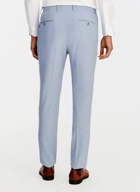 Niebieski garnitur męski