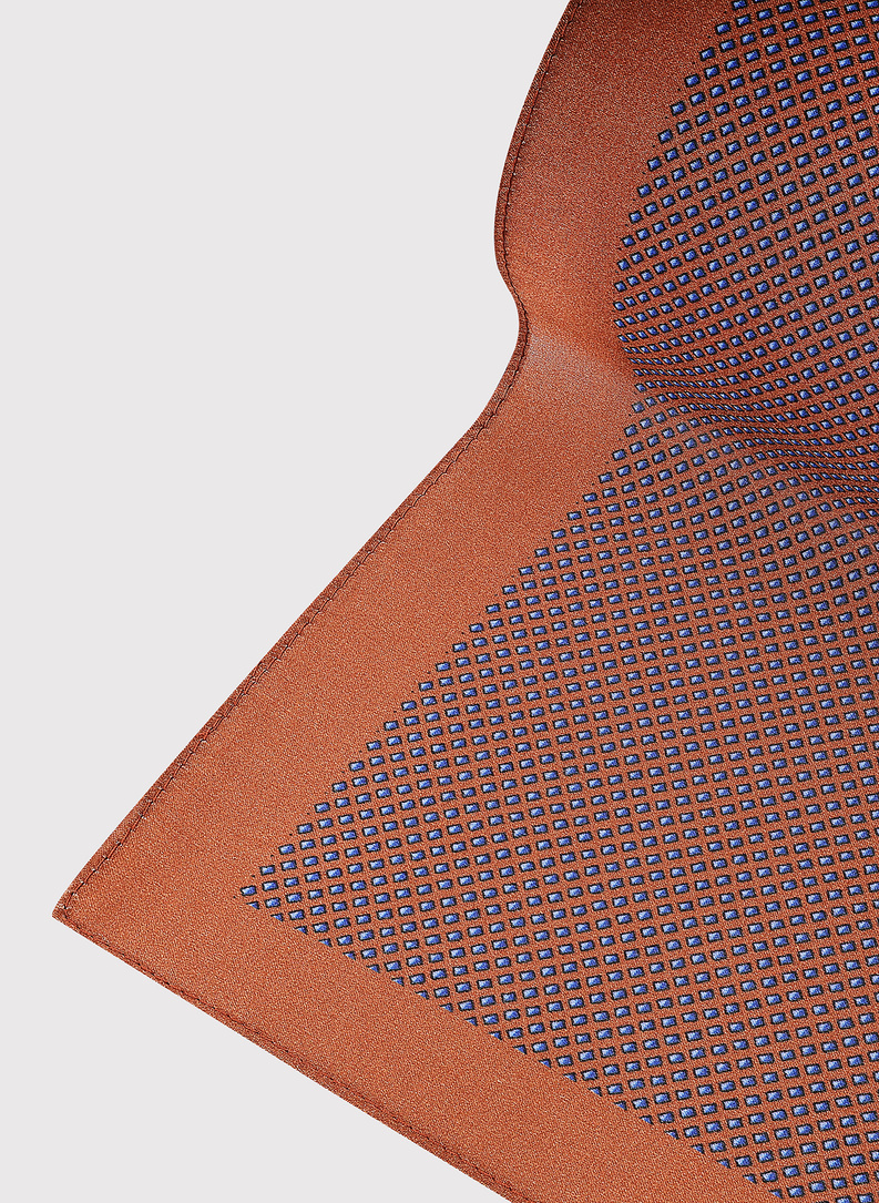 Pomarańczowa poszetka w drobny wzór