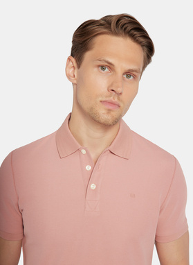 Różowy t-shirt polo na trzy guziczki