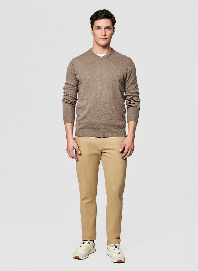 Beżowy męski sweter w serek 