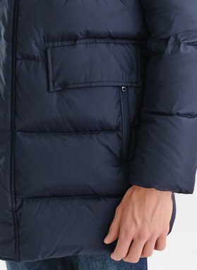 Granatowa długa pikowana kurtka