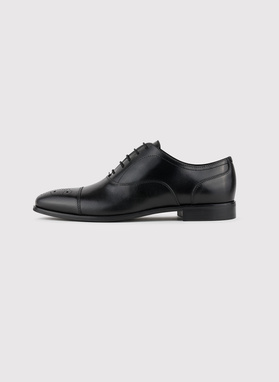 Czarne buty męskie typu brogsy