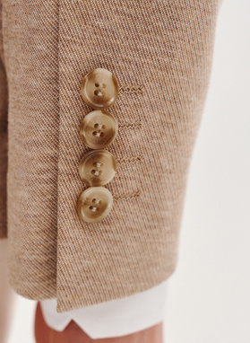 Dzianinowa marynarka w kolorze beżowym