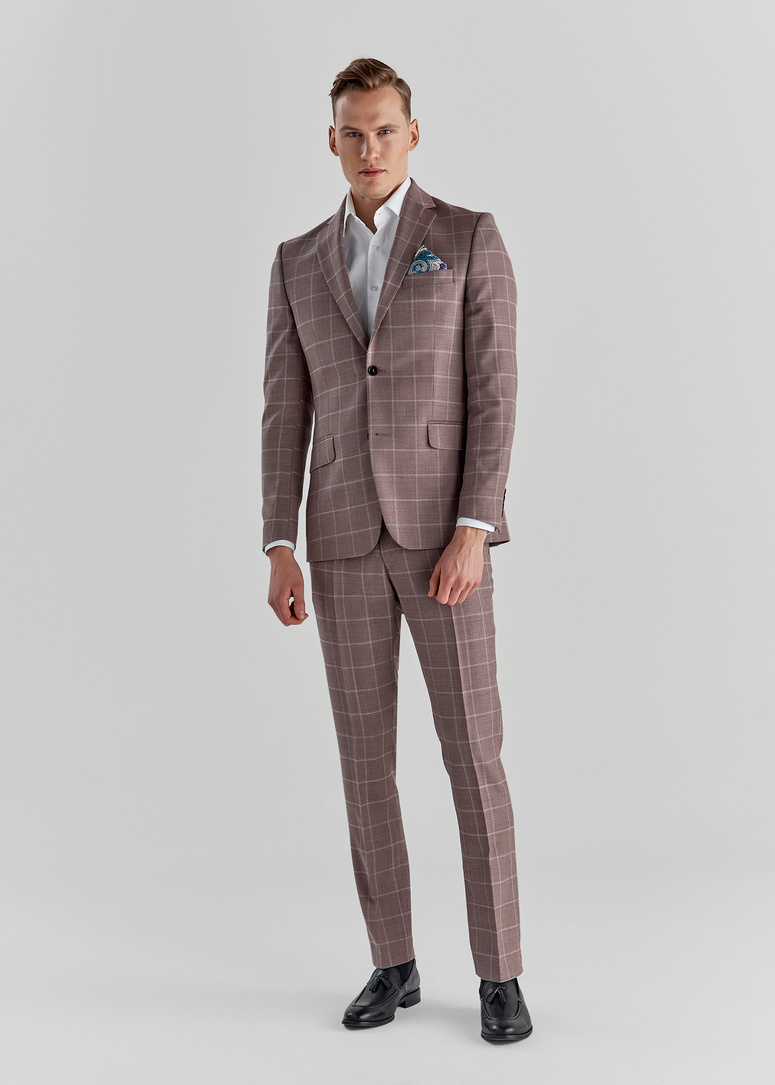 Wełniany różowy garnitur w kratę