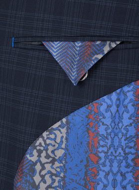 Granatowy garnitur w delikatną kratę