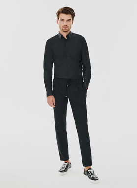 Gładka koszula męska w kolorze czarnym